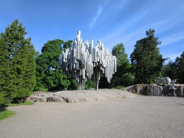 ai639.photobucket.com_albums_uu112_stafinko_Helsinquia_Monumento_Sibelus.jpg