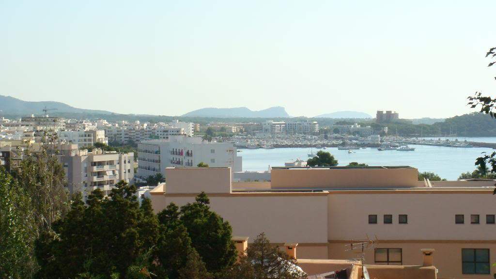 ai645.photobucket.com_albums_uu177_helenavm_Ibiza_DSC00136.jpg