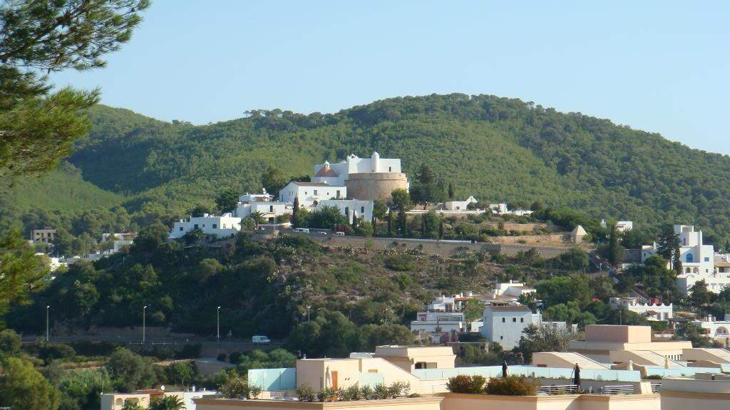 ai645.photobucket.com_albums_uu177_helenavm_Ibiza_DSC00137.jpg
