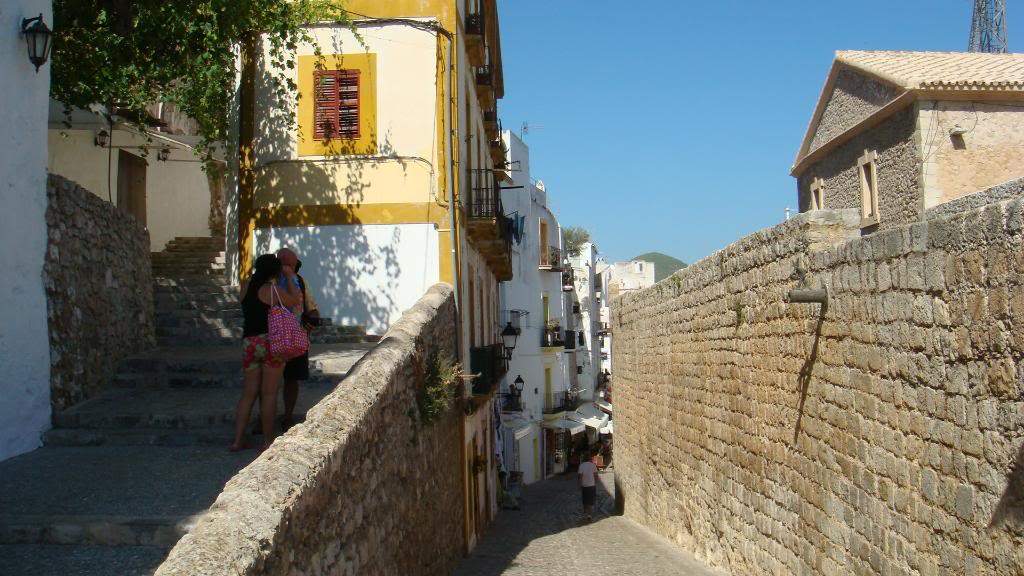 ai645.photobucket.com_albums_uu177_helenavm_Ibiza_DSC00249.jpg