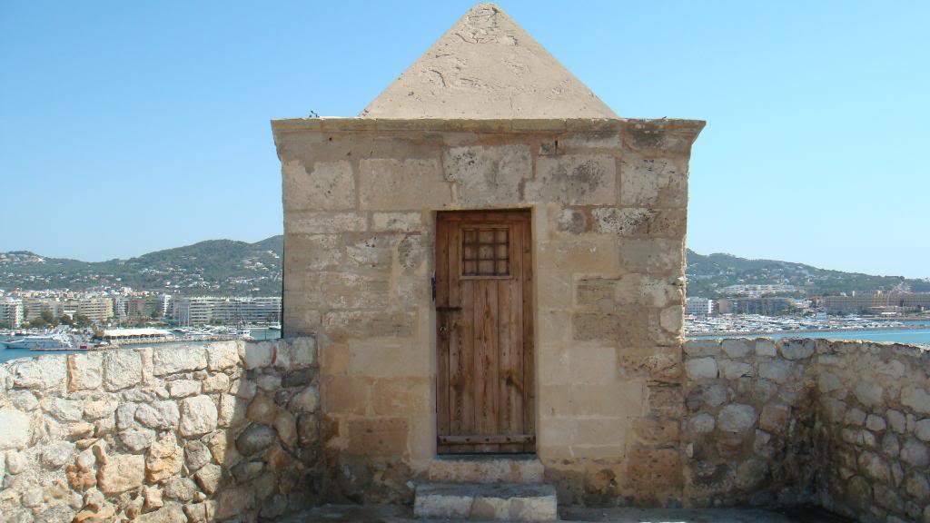 ai645.photobucket.com_albums_uu177_helenavm_Ibiza_DSC00258.jpg