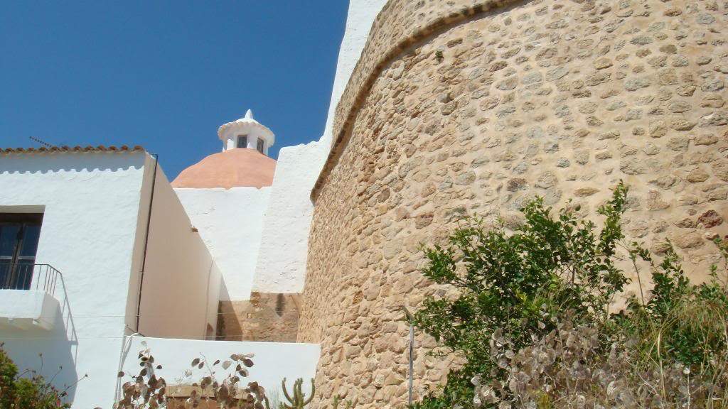 ai645.photobucket.com_albums_uu177_helenavm_Ibiza_DSC00318.jpg