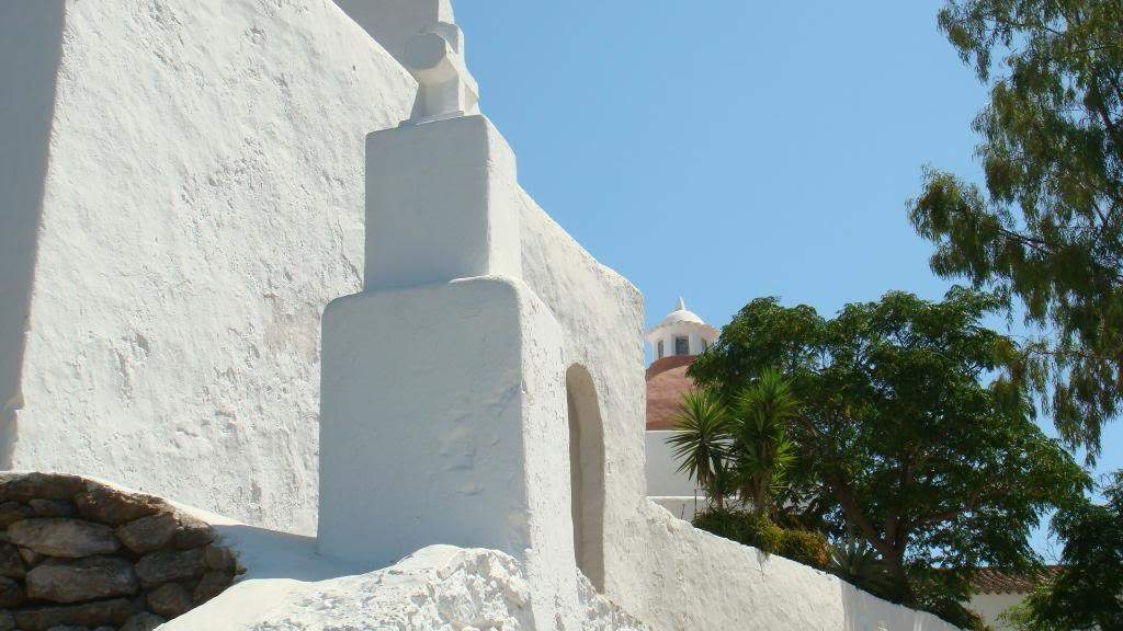 ai645.photobucket.com_albums_uu177_helenavm_Ibiza_DSC00325.jpg
