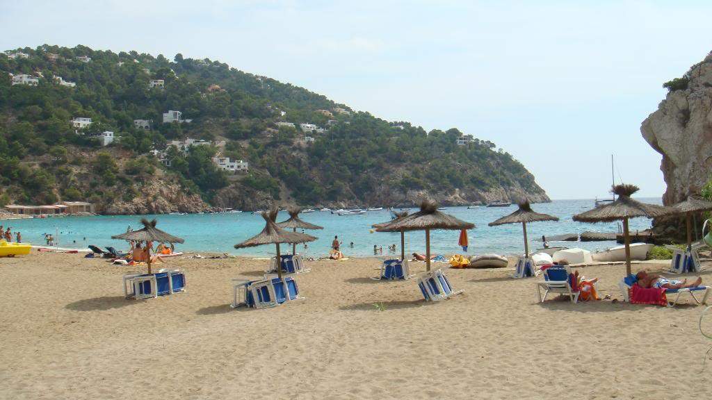 ai645.photobucket.com_albums_uu177_helenavm_Ibiza_DSC00340.jpg