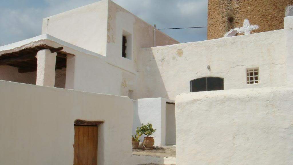 ai645.photobucket.com_albums_uu177_helenavm_Ibiza_DSC00392.jpg