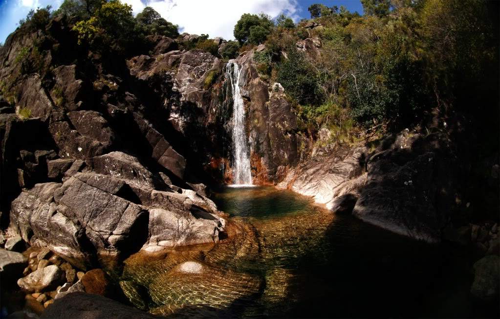 ai647.photobucket.com_albums_uu198_emcoliveira_Cascata_Leonte02.jpg