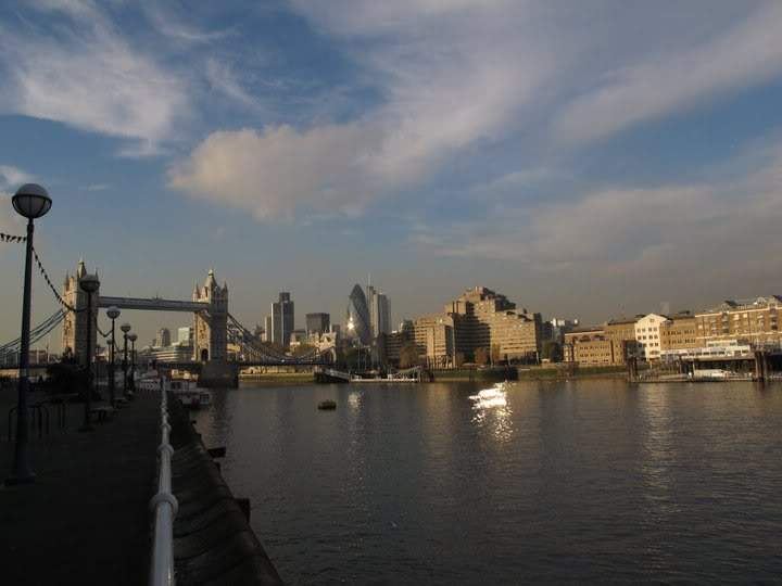 ai647.photobucket.com_albums_uu198_emcoliveira_london_sil.jpg