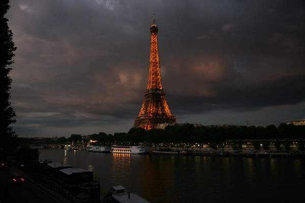 ai647.photobucket.com_albums_uu198_emcoliveira_Paris_29_resize_1.jpg