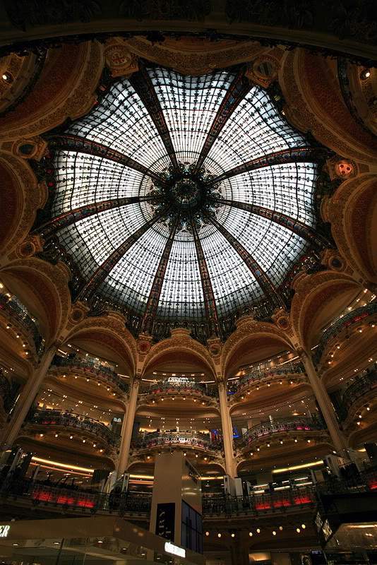 ai647.photobucket.com_albums_uu198_emcoliveira_Paris_Galerias_Lafayette_resize.jpg