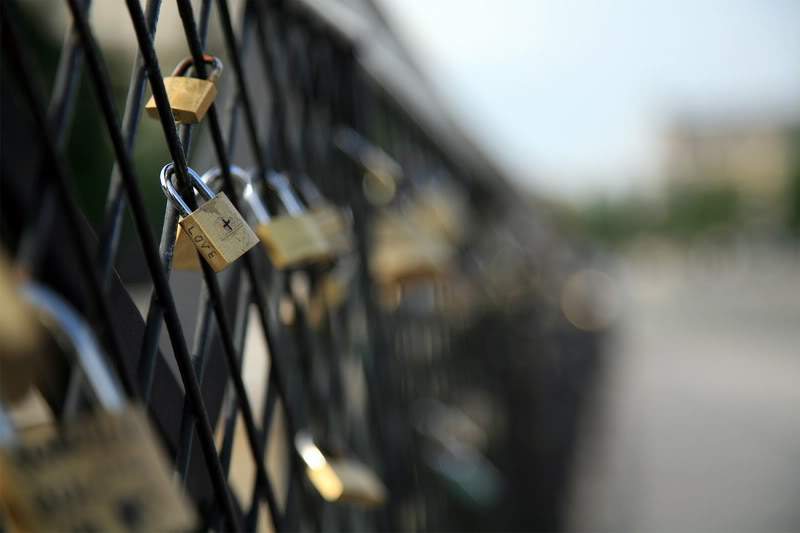 ai647.photobucket.com_albums_uu198_emcoliveira_Paris_Love_Bridge_resize.jpg