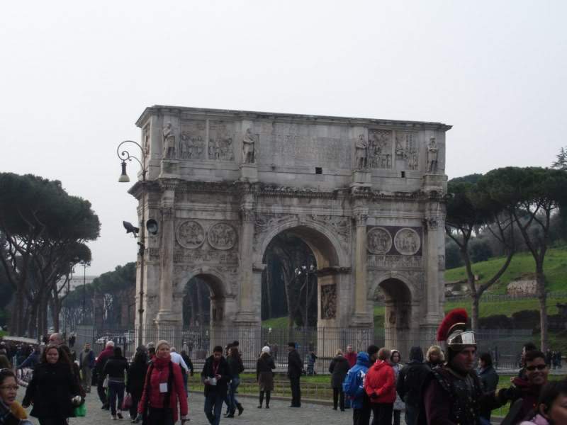 ai650.photobucket.com_albums_uu230_amvba_RomaFevereiro2010III142800x600.jpg