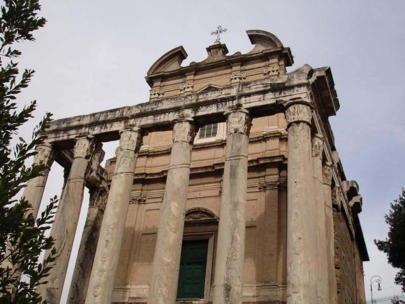 ai650.photobucket.com_albums_uu230_amvba_templodeAntoninoeFaustina_ForumRoma.jpg