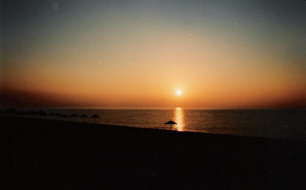 ai695.photobucket.com_albums_vv313_anamateus15_pordosolsantorini.jpg