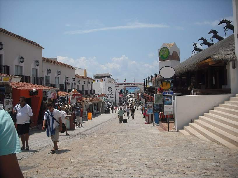 ai696.photobucket.com_albums_vv322_diasnuno_2009_playadelcarmen.jpg
