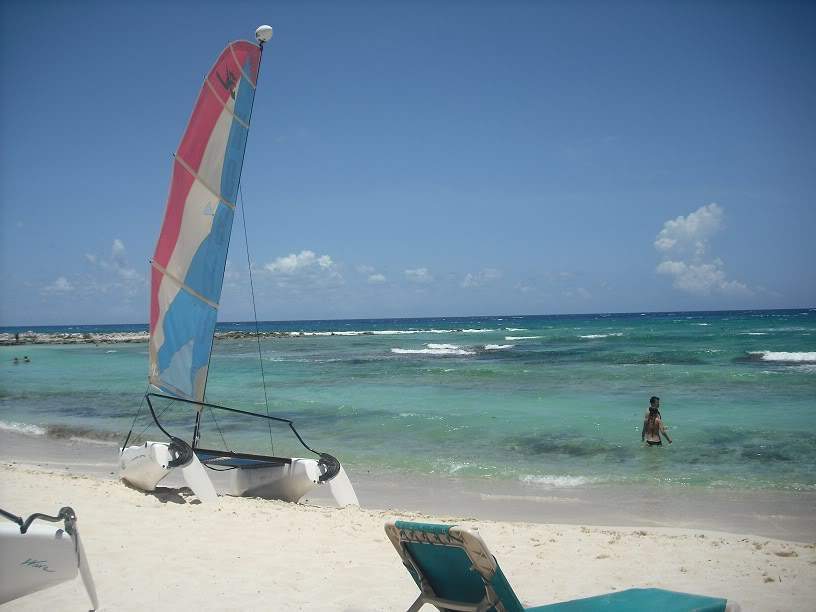 ai696.photobucket.com_albums_vv322_diasnuno_2009_praia.jpg