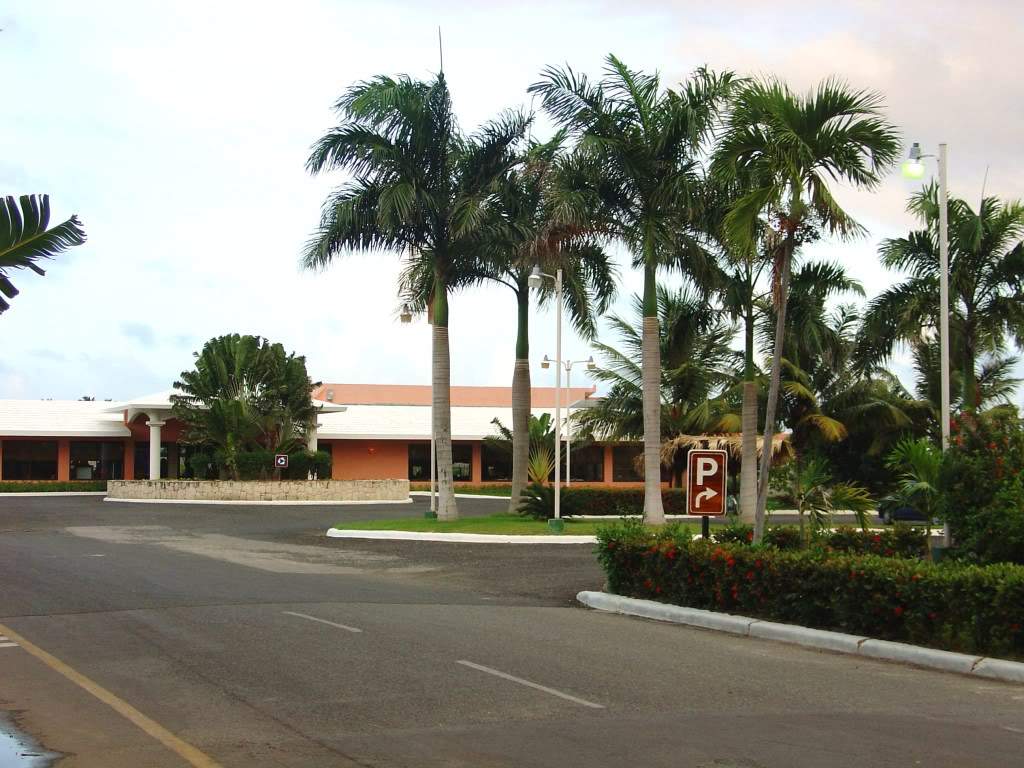 ai705.photobucket.com_albums_ww58_AndyCris_photo_RDPuntaCana2008308.jpg