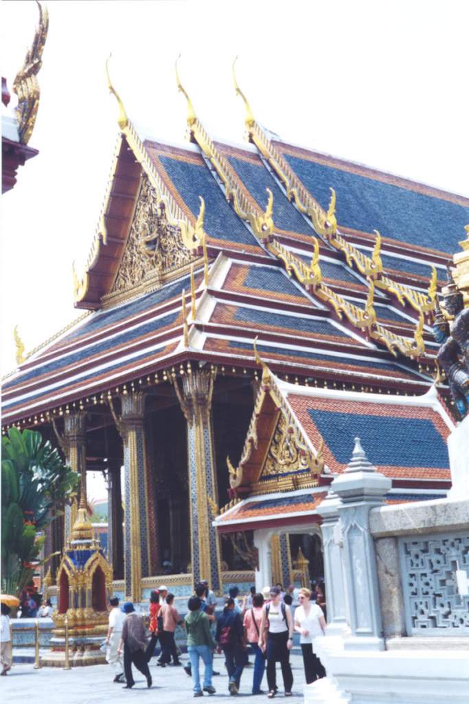 ai710.photobucket.com_albums_ww108_pbpinto_BKK_BotdoBudaEsmeralda.jpg