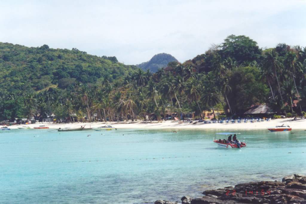 ai710.photobucket.com_albums_ww108_pbpinto_PhiPhi_Praia.jpg