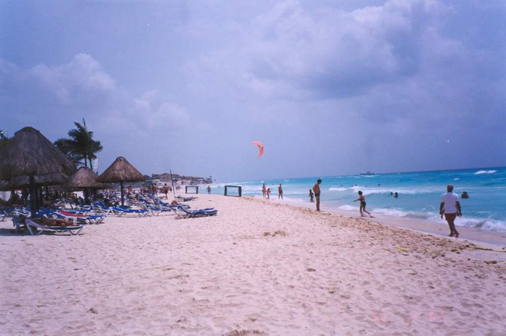 ai710.photobucket.com_albums_ww108_pbpinto_PlayaCarmen_Praia.jpg