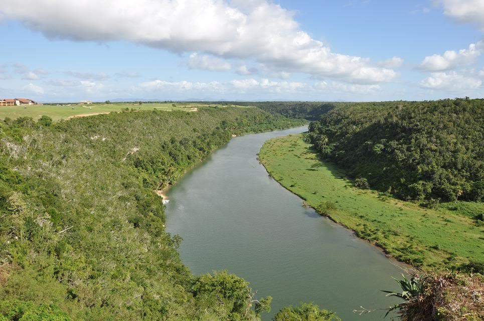 ai714.photobucket.com_albums_ww143_goldenmoon_photos_Altos_Chavon_2.jpg