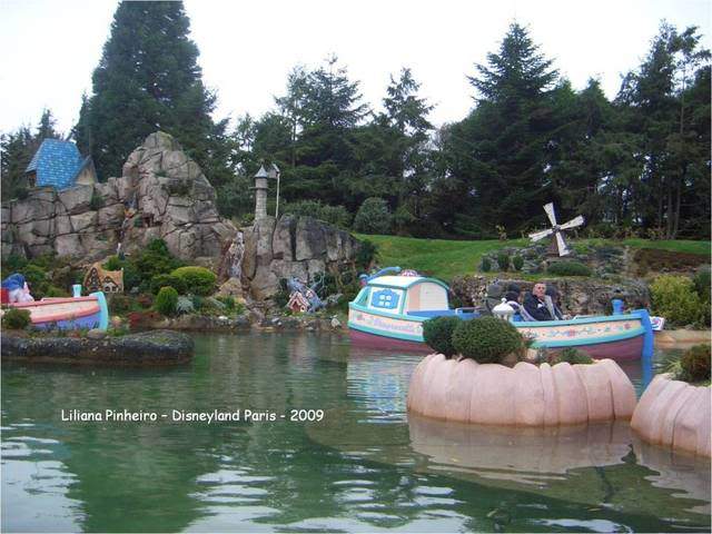 ai741.photobucket.com_albums_xx58_LilianaBunny_Disneyland_20Paris_Disney2009113.jpg