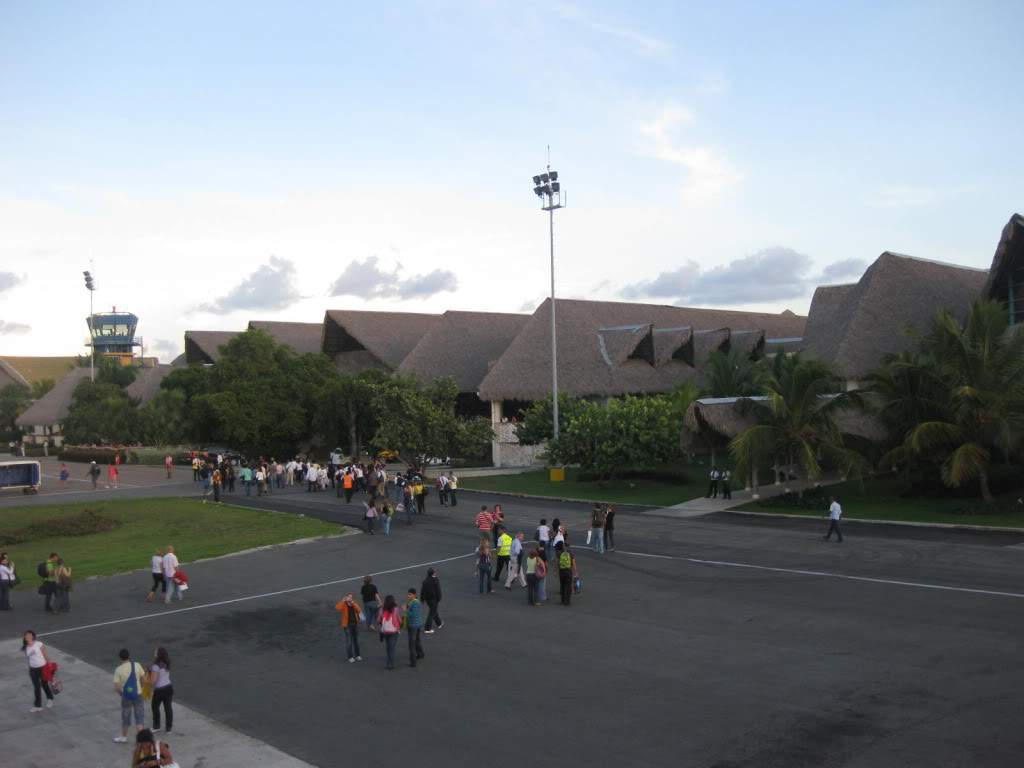 ai760.photobucket.com_albums_xx242_tzaveiro_2_AeroportoPuntaCana.jpg