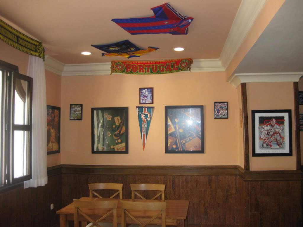 ai760.photobucket.com_albums_xx242_tzaveiro_5_SportsBar.jpg