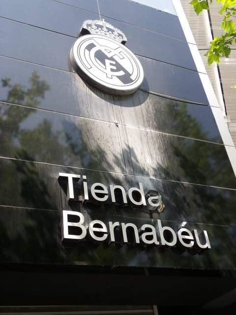 ai794.photobucket.com_albums_yy225_Goncalo88_Madrid_11Bernabu3.jpg
