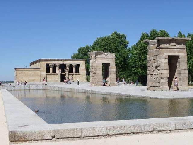 ai794.photobucket.com_albums_yy225_Goncalo88_Madrid_16debod1.jpg