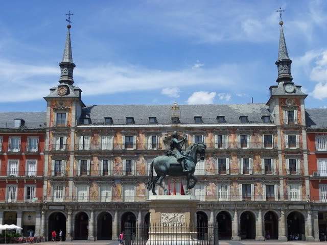 ai794.photobucket.com_albums_yy225_Goncalo88_Madrid_17pmayor1.jpg