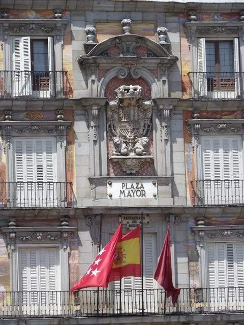ai794.photobucket.com_albums_yy225_Goncalo88_Madrid_17pmayor2.jpg