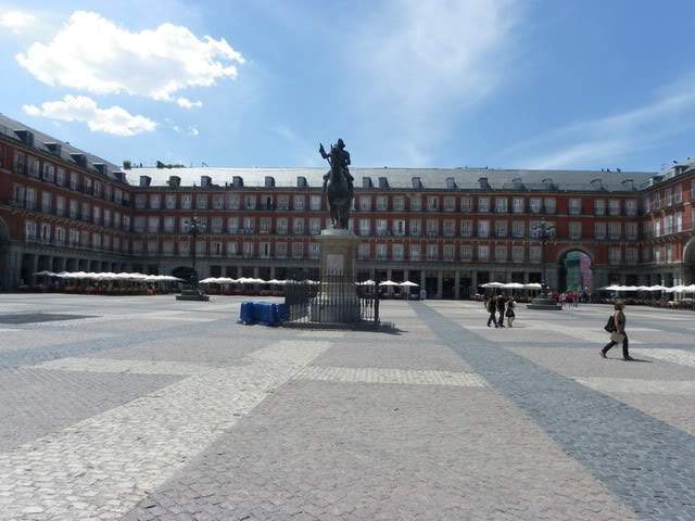 ai794.photobucket.com_albums_yy225_Goncalo88_Madrid_17pmayor3.jpg