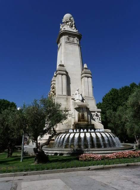 ai794.photobucket.com_albums_yy225_Goncalo88_Madrid_1PlazadeEspanha1.jpg