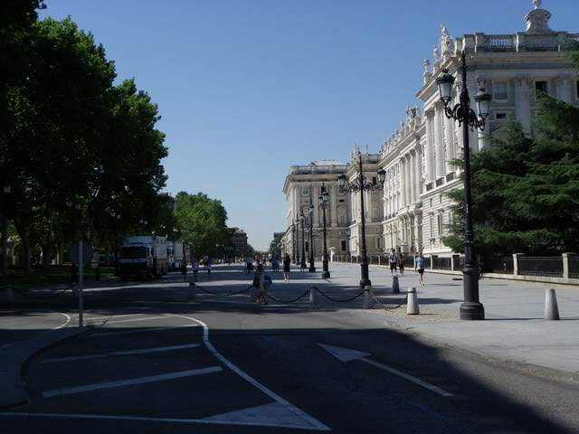 ai794.photobucket.com_albums_yy225_Goncalo88_Madrid_2PalacioReal1.jpg
