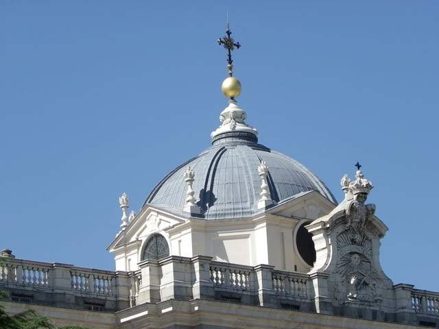 ai794.photobucket.com_albums_yy225_Goncalo88_Madrid_2PalacioReal2.jpg