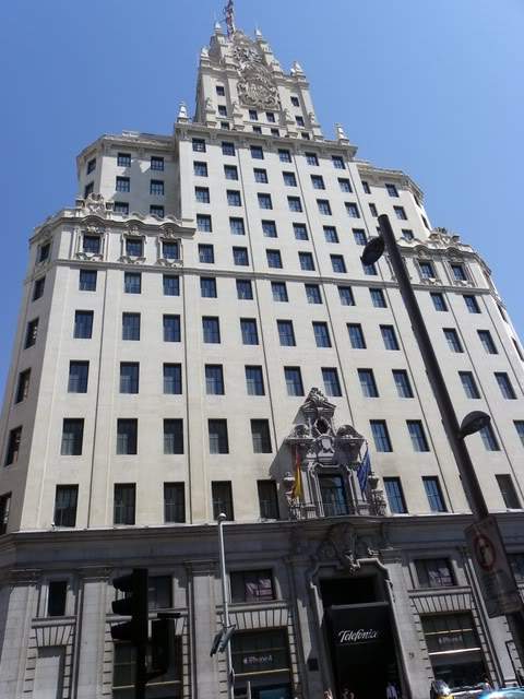 ai794.photobucket.com_albums_yy225_Goncalo88_Madrid_4GranVia3.jpg
