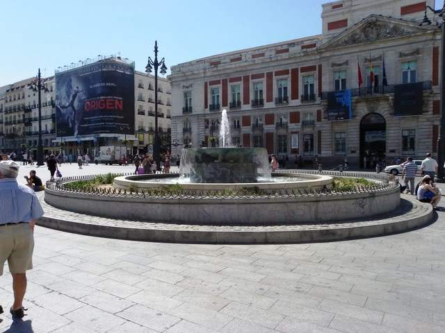 ai794.photobucket.com_albums_yy225_Goncalo88_Madrid_5PuertadelSol1.jpg