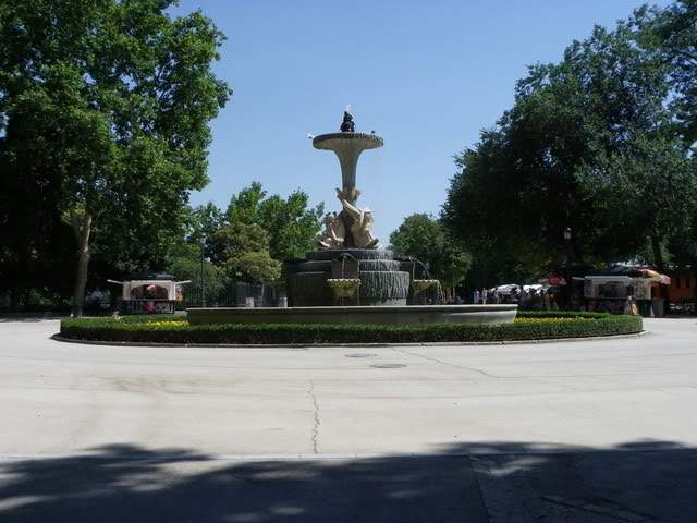 ai794.photobucket.com_albums_yy225_Goncalo88_Madrid_6ParquedelRetiro1.jpg
