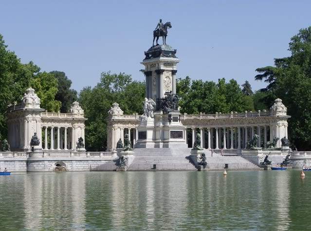 ai794.photobucket.com_albums_yy225_Goncalo88_Madrid_6ParquedelRetiro2.jpg