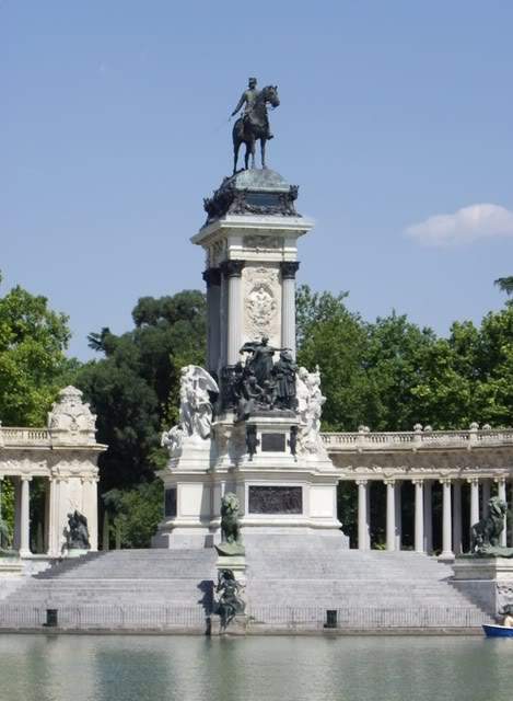 ai794.photobucket.com_albums_yy225_Goncalo88_Madrid_6ParquedelRetiro3.jpg