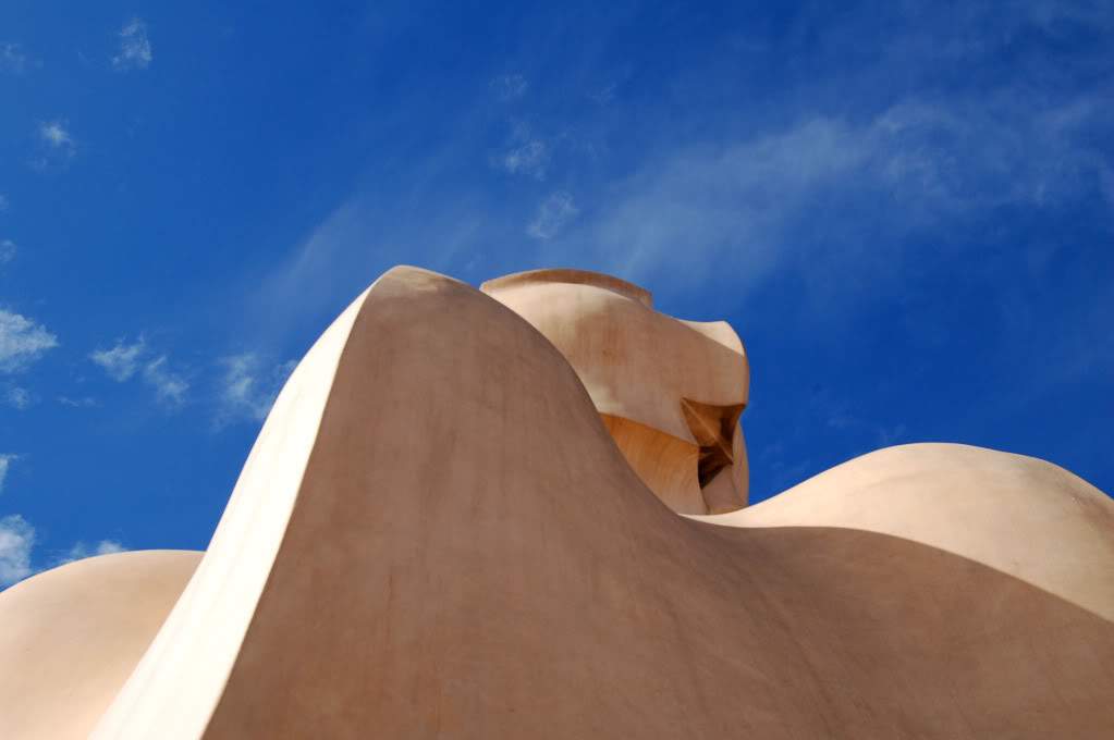 ai802.photobucket.com_albums_yy301_monica_myphotos1_Barcelona_pedrera_2.jpg