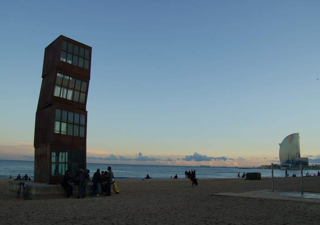 ai802.photobucket.com_albums_yy301_monica_myphotos1_Barcelona_praia.jpg