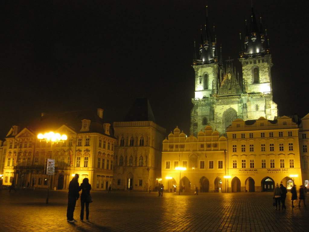 ai802.photobucket.com_albums_yy301_monica_myphotos1_Praga_10_dia1noitenaPraaVelha.jpg