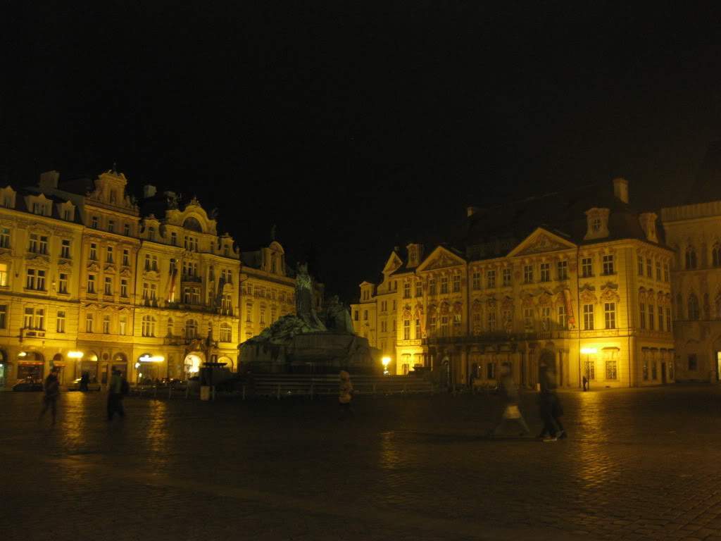 ai802.photobucket.com_albums_yy301_monica_myphotos1_Praga_11_dia1_noite.jpg
