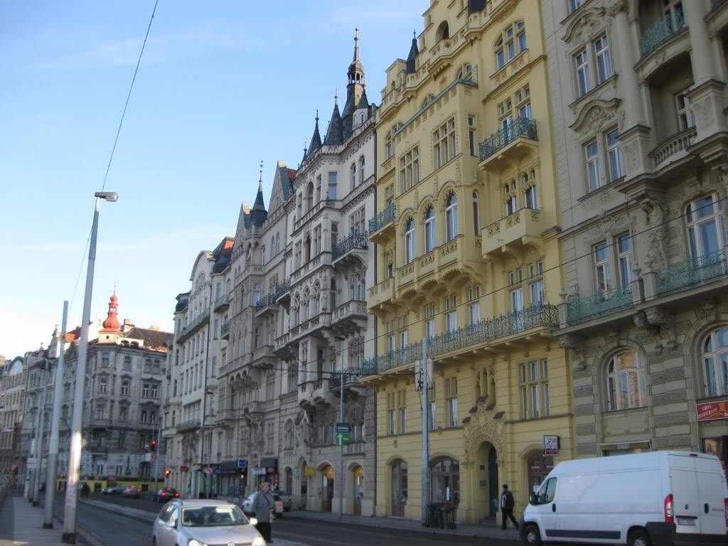 ai802.photobucket.com_albums_yy301_monica_myphotos1_Praga_18_dia2osedifcios.jpg
