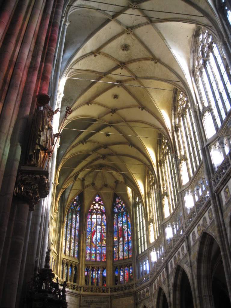 ai802.photobucket.com_albums_yy301_monica_myphotos1_Praga_28_dia2catedral.jpg