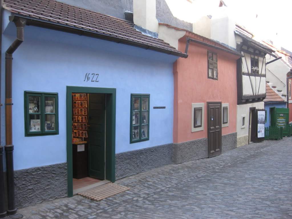 ai802.photobucket.com_albums_yy301_monica_myphotos1_Praga_29_dia2travessadourada.jpg