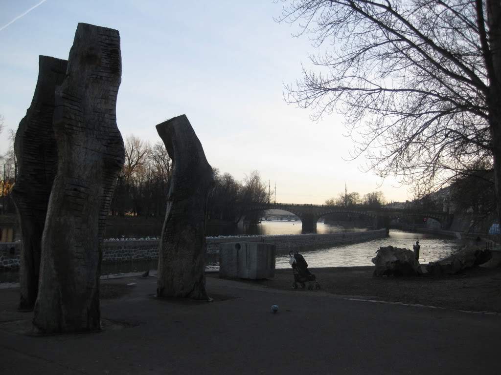 ai802.photobucket.com_albums_yy301_monica_myphotos1_Praga_35_dia2ilhadekampa_orio1.jpg