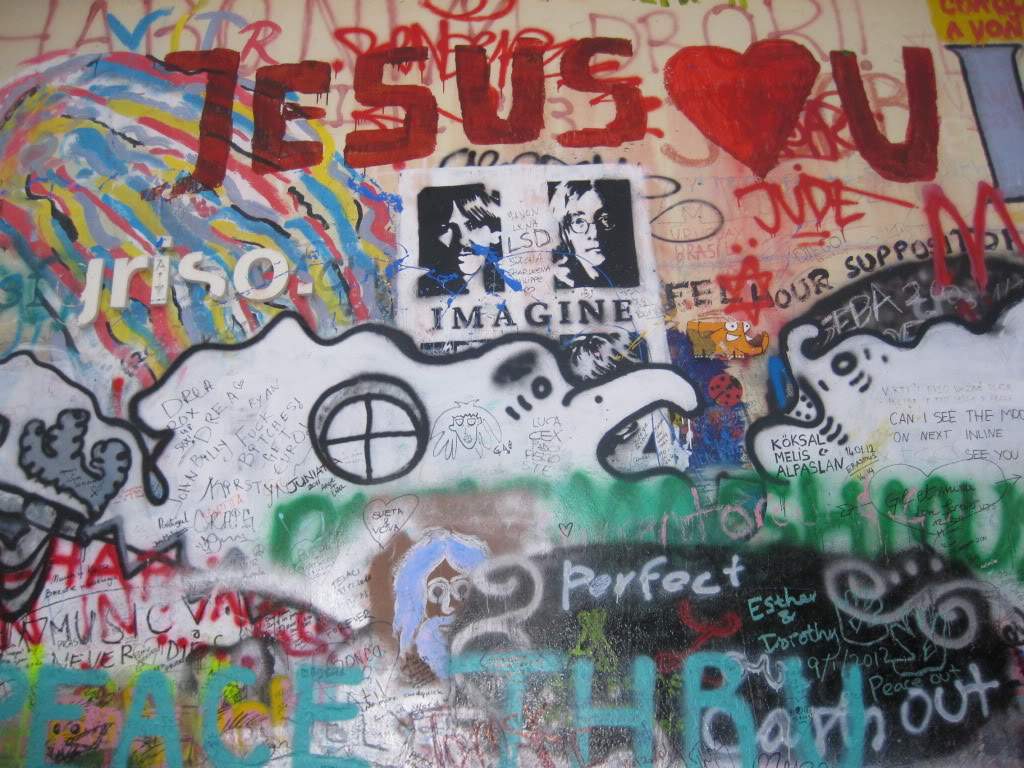 ai802.photobucket.com_albums_yy301_monica_myphotos1_Praga_39_dia2mural.jpg