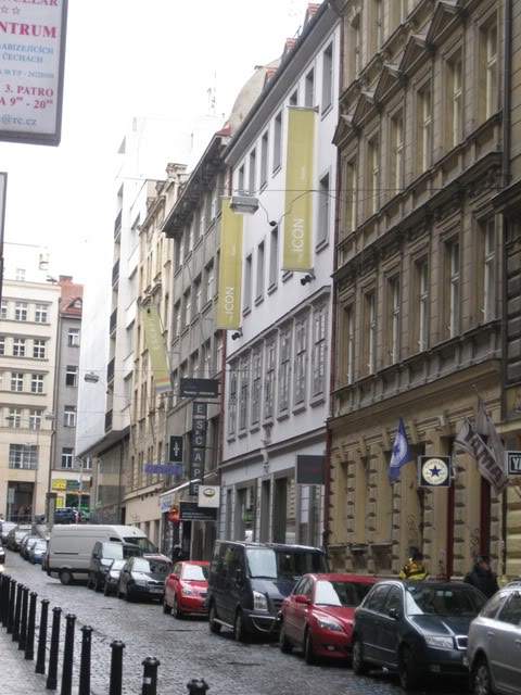 ai802.photobucket.com_albums_yy301_monica_myphotos1_Praga_3_TheIconhotel.jpg